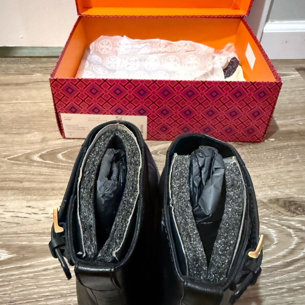 EUC Tory Burch Black Leather Boots Sleek Design with Box and Dust Bag - Picture 4 of 10